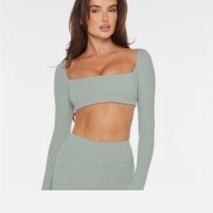 Freedom Scoop Long Sleeve Crop